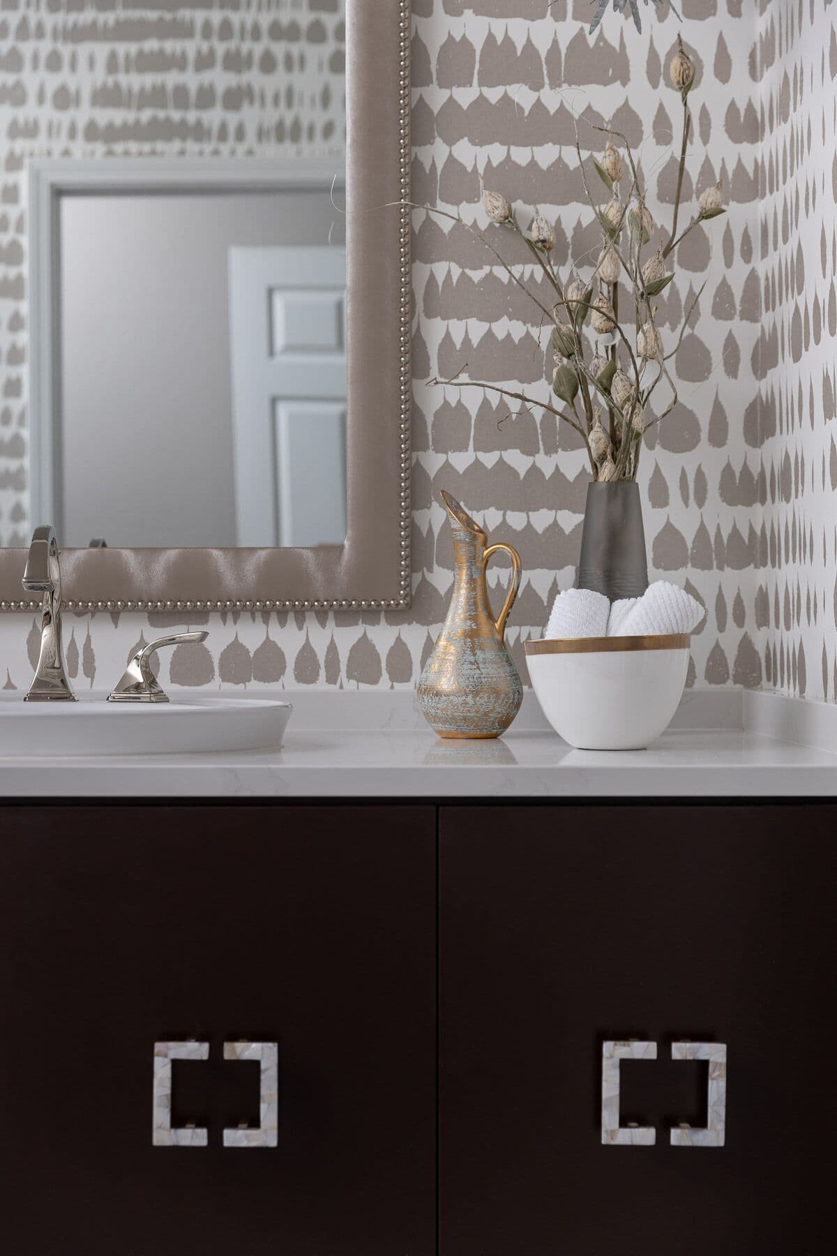 Custom Vanity, Patterned wallpaper